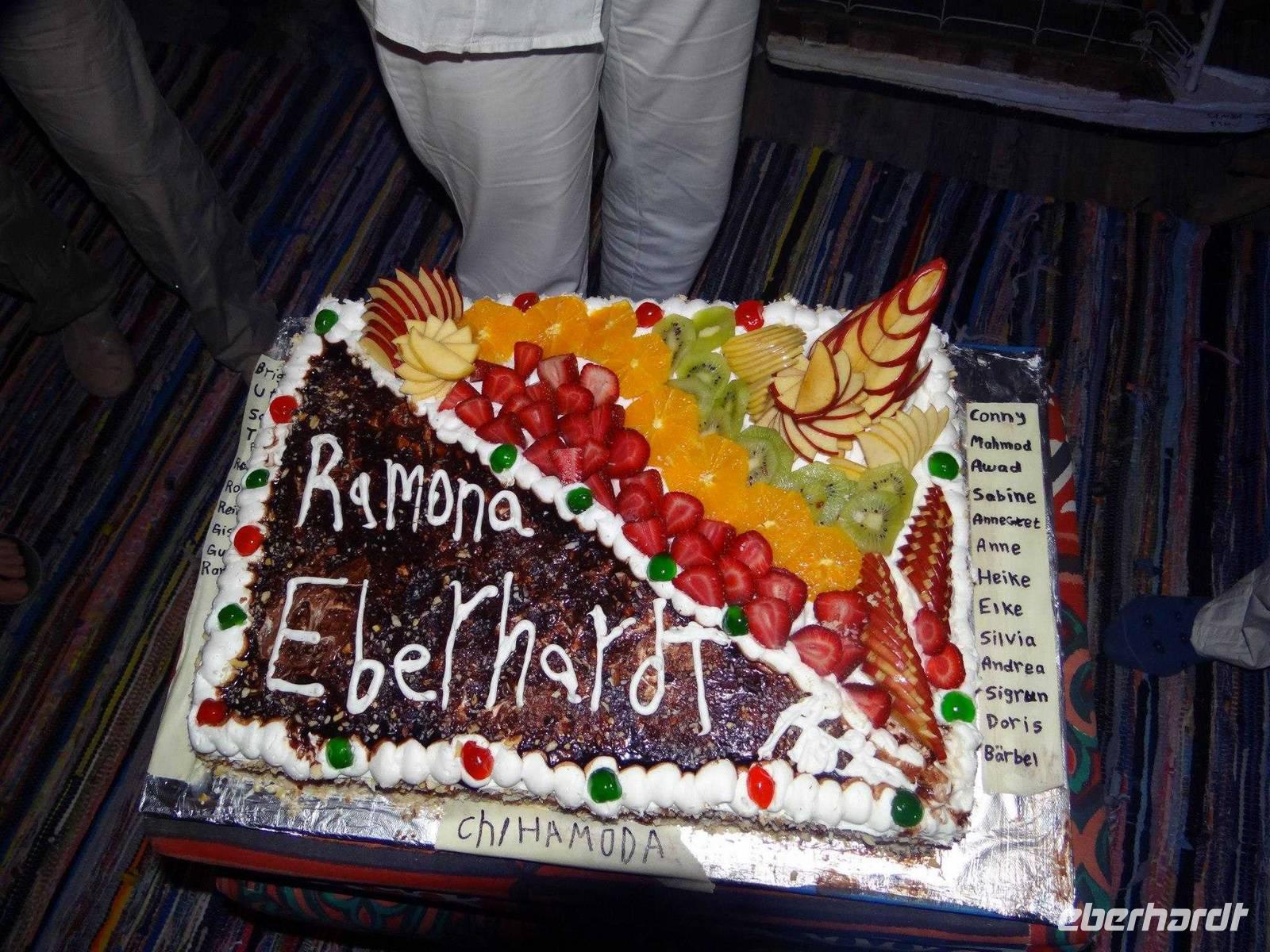 Ramona hat wie jedes Jahr Geburtstag und die Schiifs-Crew hat gebacken - unglaublich..