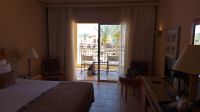 Einzelzimmer im Hotel Jaz Makadi Star & Spa in Hurghada mit Balkon zum Pool.
