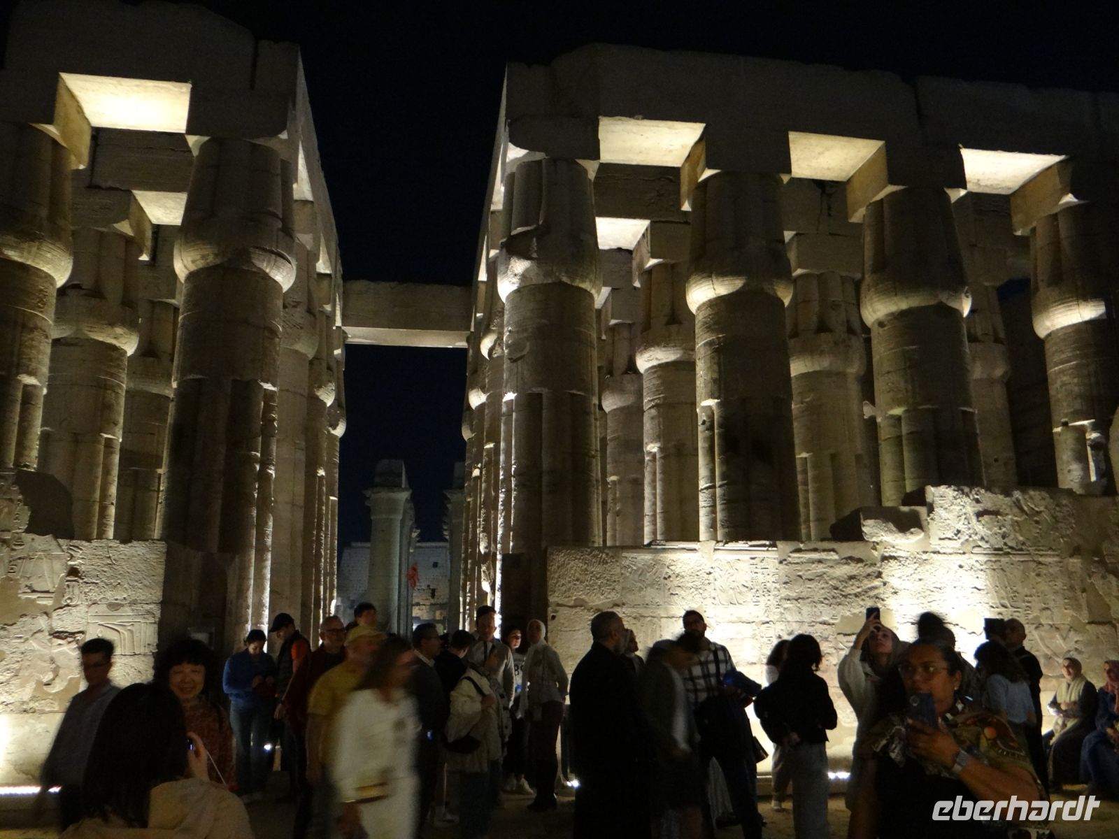 Luxor, Luxor-Tempel, die beleuchtete Vorhalle – einfach magisch. 