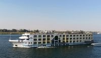 Viele Nil-Kreuzfahrtschiffe ziehen heut an uns vorbei