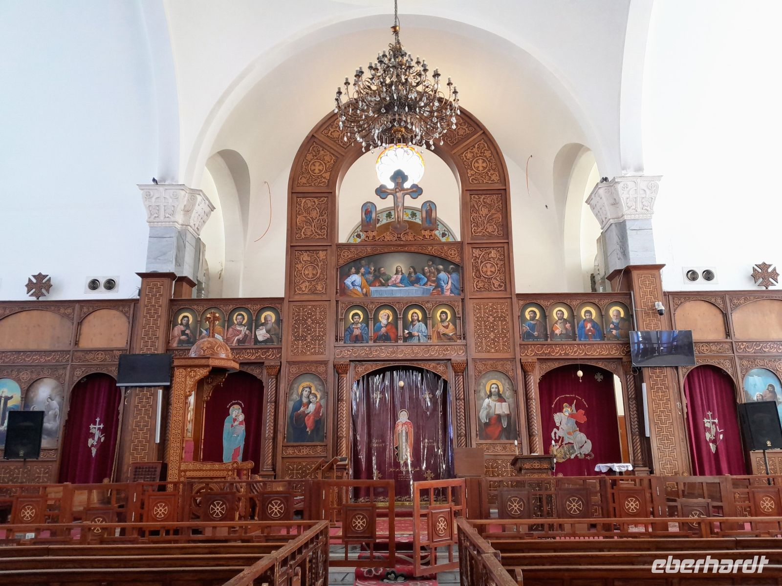 Vor dem Altar