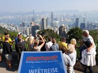 Aussichtspunkt Victoria Peak mit atemberaubenden Blick über die Skyline der Stadt Hongkong