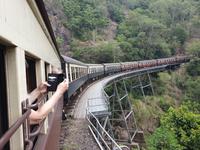 Mit dem historischen Eisenbahn in Kuranda durch den Regenwald wieder zurück nach Cairns