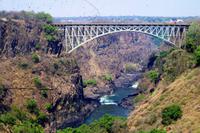 an den Victoria Wasserfällen