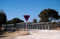 Stahlbrücke über den Khwai Fluss