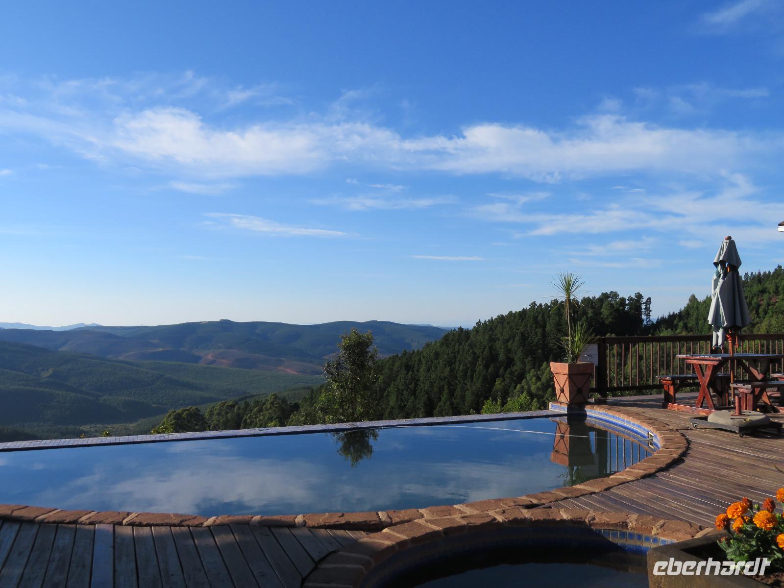 Misty Mountain Panorama am Pool