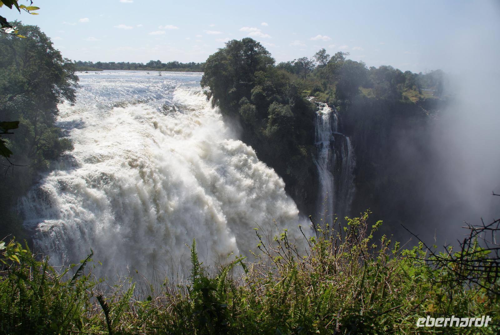 An den Viktoriafällen in Simbabwe-gewaltig!