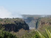 The Victoria Falls Hotel - Blick zur Eisenbahnbrücke