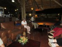 Vic Falls - A'Zambesi Lodge - Abschiedsdrink an der Bar