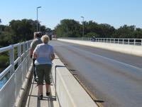 Spaziergang über die Brücke