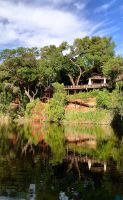 163 Unsere Lodge vom Wasser aus