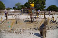 Unterwegs nach Rundu - Kawango-Holzschnitzer am Straßenrand