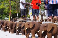 Unterwegs nach Rundu - Kawango-Holzschnitzer am Straßenrand