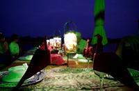 Mahangu Safari Lodge am Okawango - Abendessen auf der Terrasse