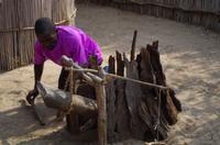 Besuch im Kulturdorf der Mashis - Fallensteller John