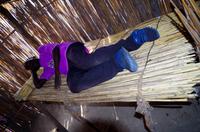 Besuch im Kulturdorf der Mashis - im Schlafzimmer