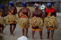 Besuch im Kulturdorf der Mashis - Rhythmus im Blut