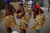 Besuch im Kulturdorf der Mashis - Rhythmus im Blut