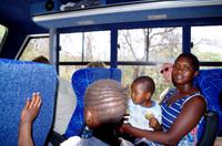 die erste Busfahrt für die Mayeyi-Familie von Linus