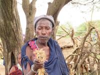 Ngorongoro Nationalpark - Besuch bei den Massai - es wird Feuer gemacht