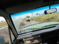 Serengeti - nach einem heftigen Regenguss verwandeln sich die Pisten in Bäche und Schlammläufe