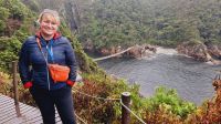 Rundreise Südafrika - Reisebegleiterin Franzi im Tsitsikamma-Nationalpark am Storms River