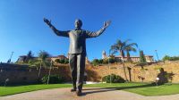 Rundreise Südafrika - Statue von Nelson Mandela in Pretoria