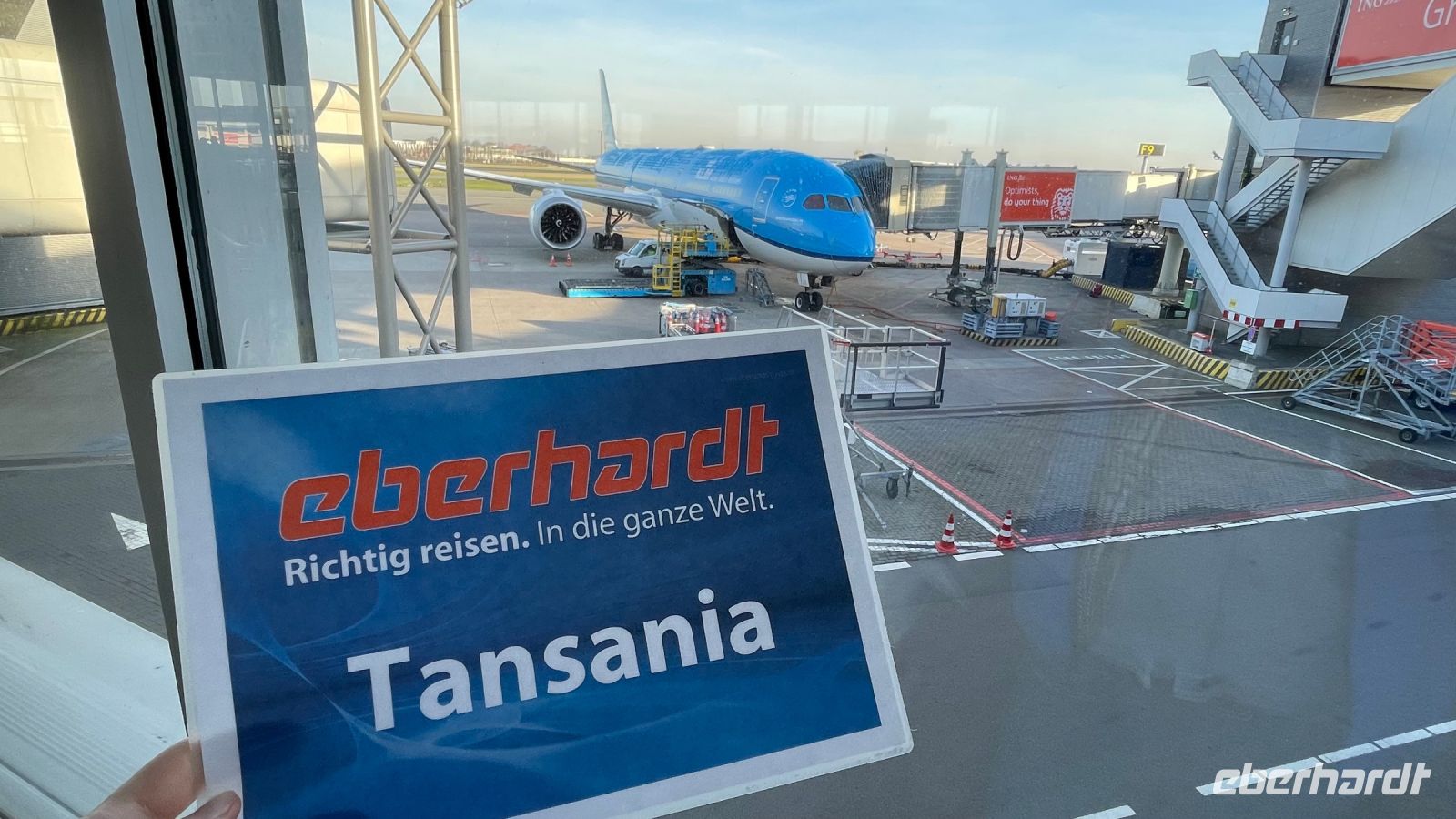 Flug von Amsterdam nach Tansania