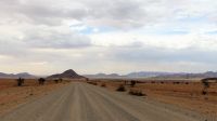 00104 Namibia - Unterwegs in die Namib - Regenwolken