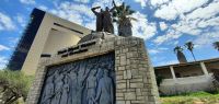 Namibia - Windhoek - Genozid Denkmal vor der Alten Feste