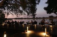 abends in der Ndhovu Safari Lodge