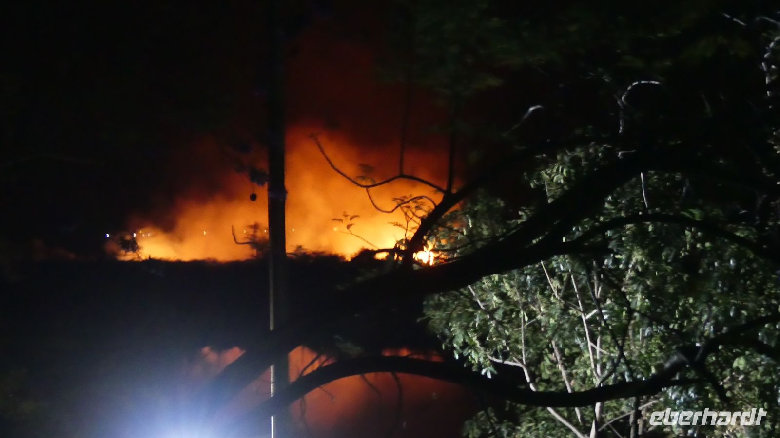 Botswana - Buschfeuer in Kasane