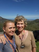 107 Reiseleiterin Marion mit Susanne