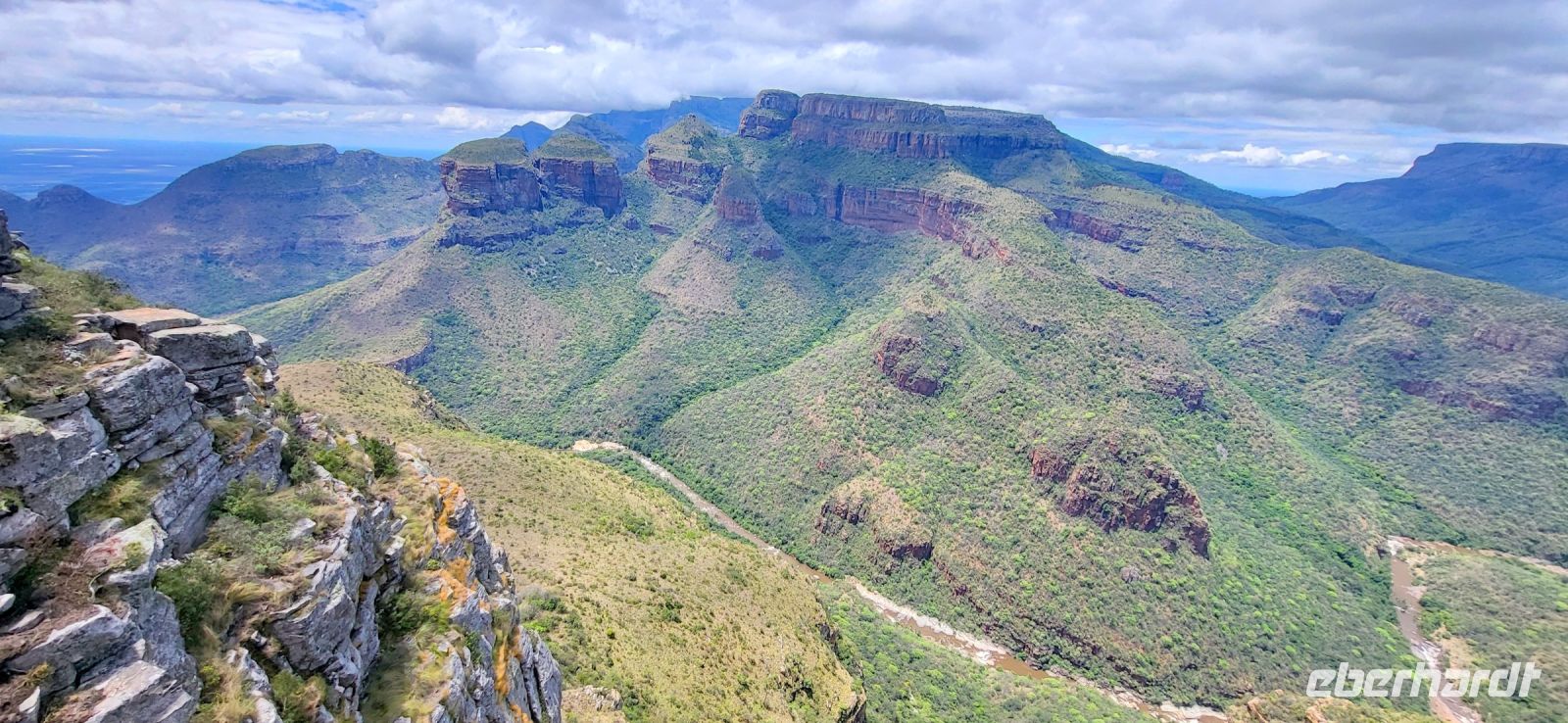 265 the three Rondavels