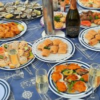 Namibia - Bootsfahrt in der Lagune von Walvis Bay - maritimes Picknick mit Bubble