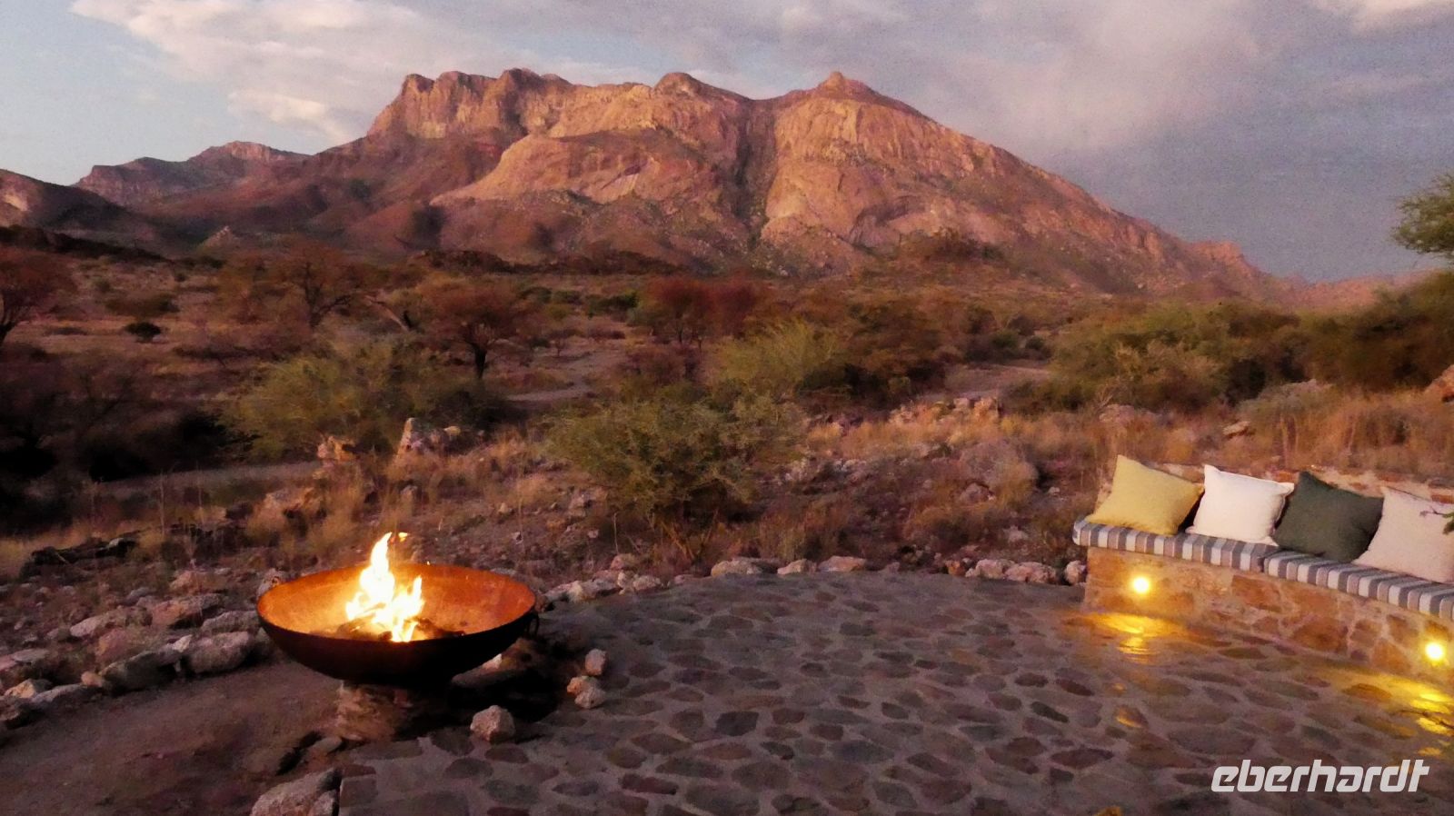 Namibia - Erongo Gebirge - Hohenstein Lodge - Sundowner Time