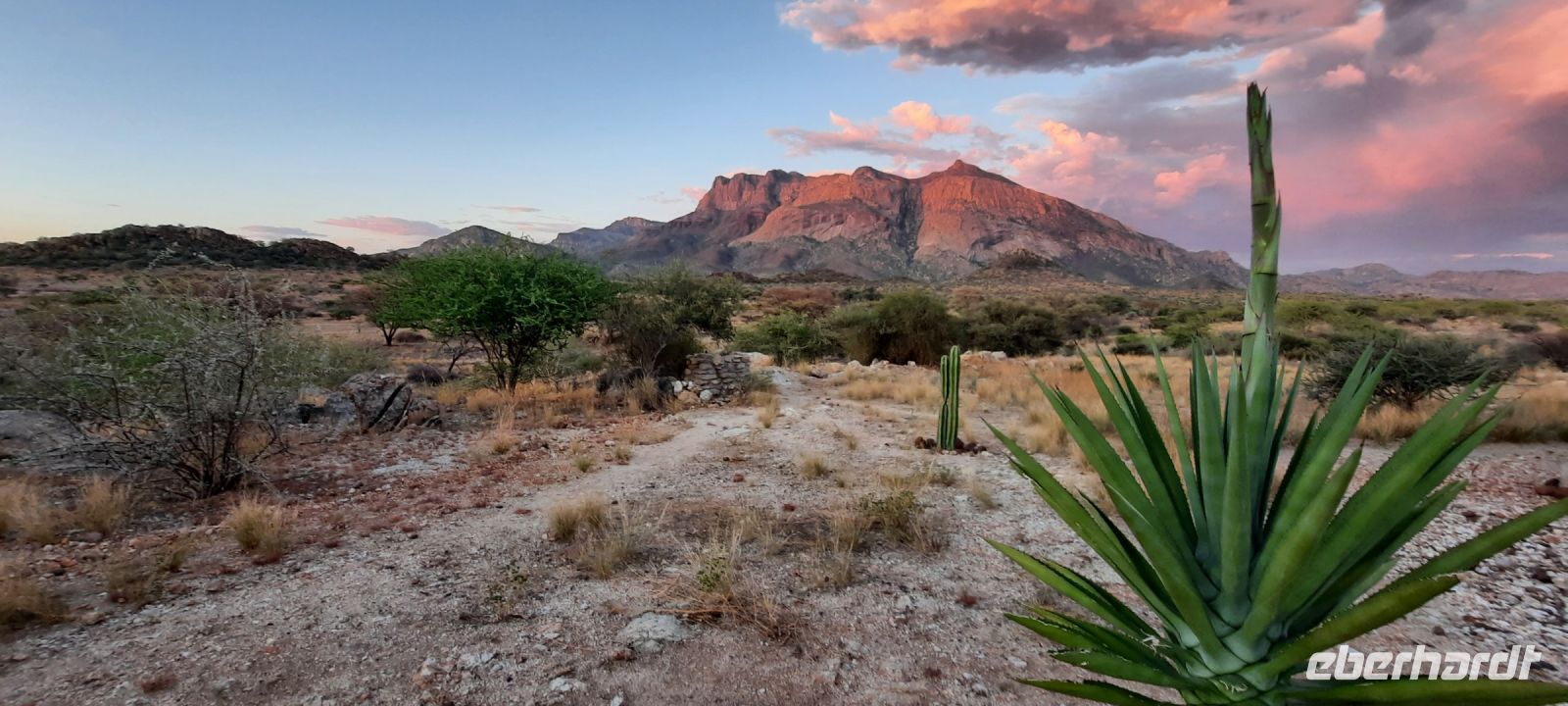 Namibia - Erongo Gebirge - Hohenstein Lodge - Sundowner Time