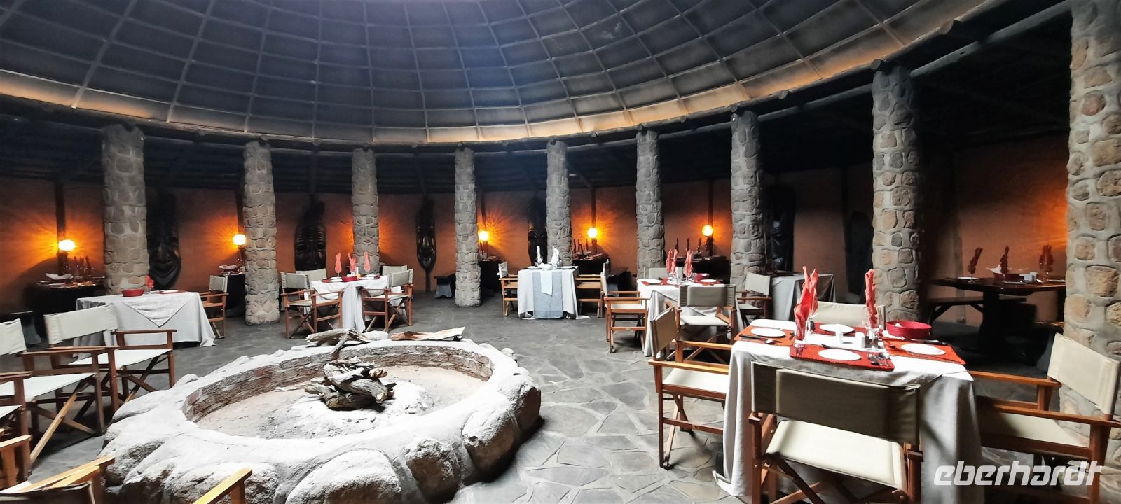 Namibia - Mount Etjo Safari Lodge - Abendessen in der Lapa