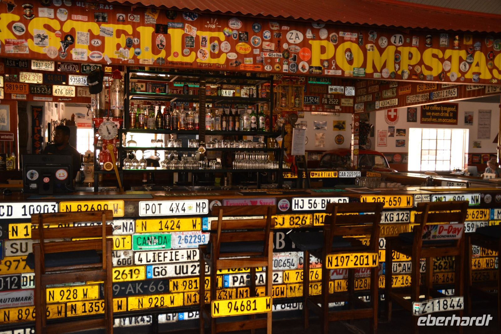 Bar im Canyon Roadhouse - da lacht des Herz des Reisenden