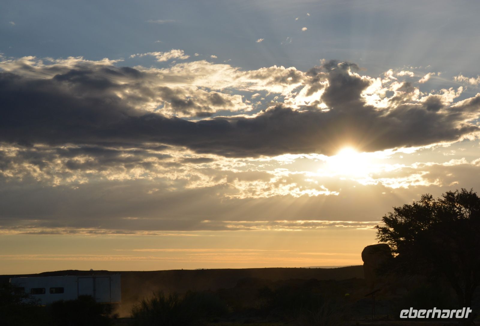 wie sollten uns zum Sonnenuntergang beeilen