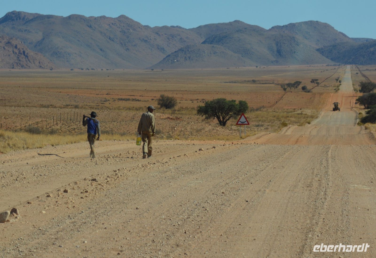 Straßenarbeiter an der Strecke