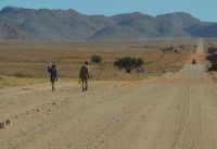 Straßenarbeiter an der Strecke