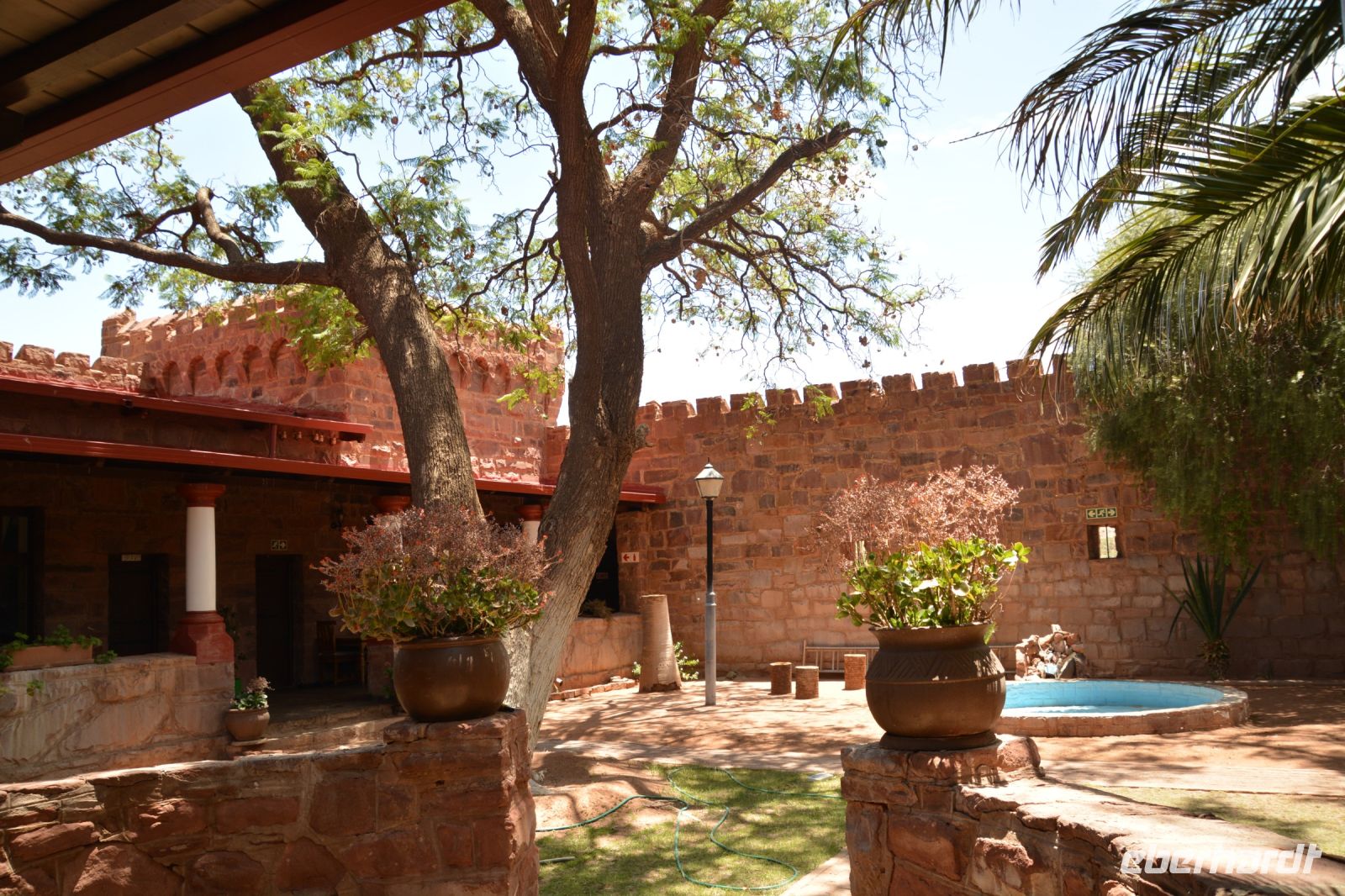 Innenhof des Schloss Duwisib - deutsche Vergangenheit