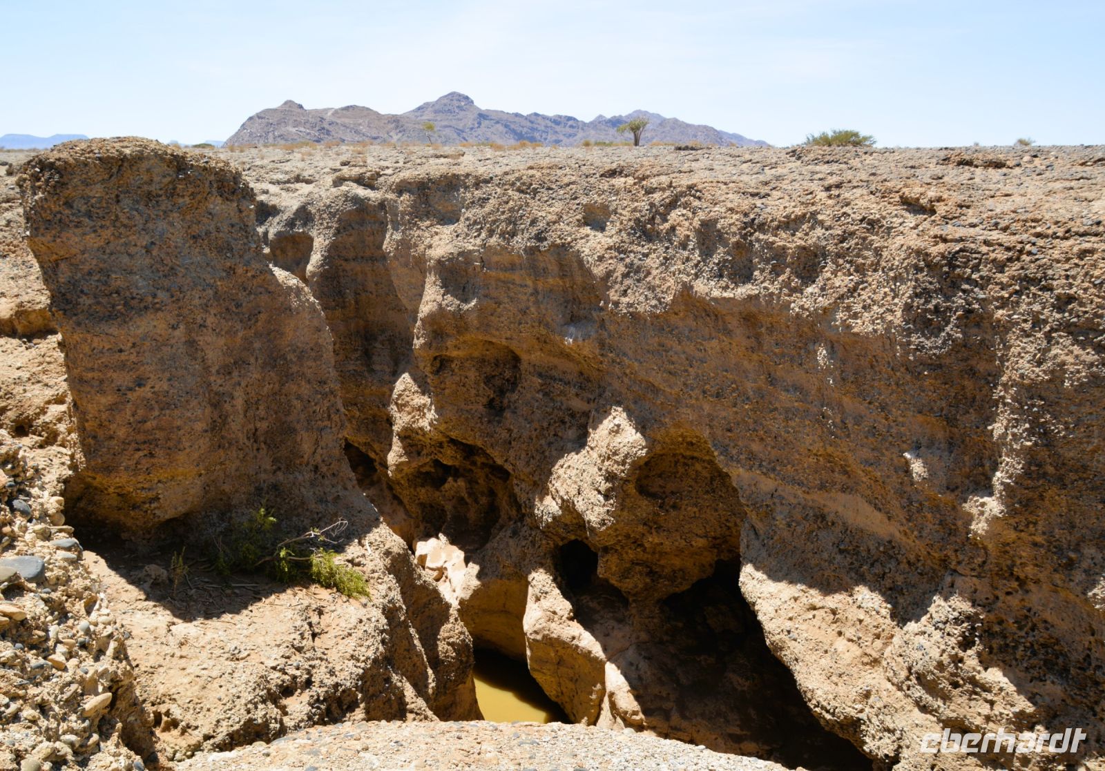 Konglomeratgestein im Sesriem Canyon ist sehr bröckelig
