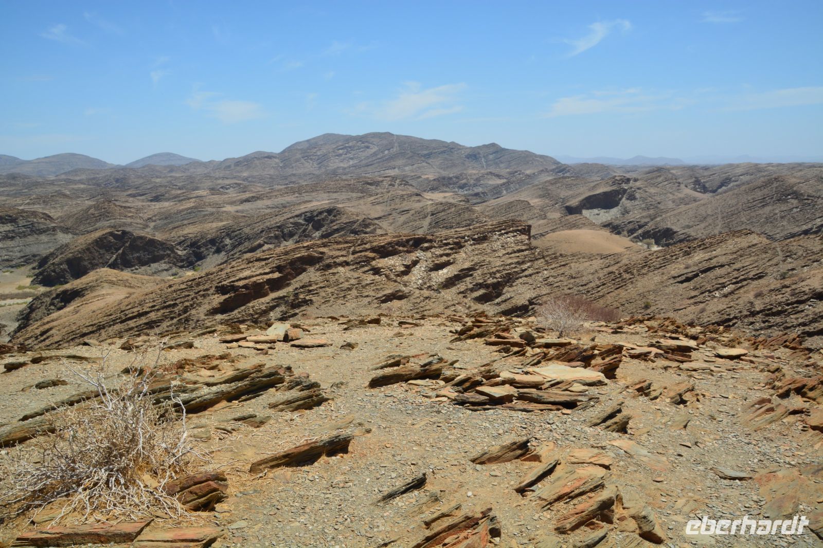 Schiefergestein (und Quarzit) so weit das Auge reicht am Kuiseb Canyon 