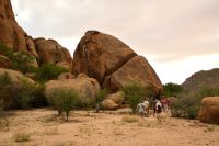auf geht es zur kleinen Wanderung zu den Felsbildern bei der Ai Aiba Lodge