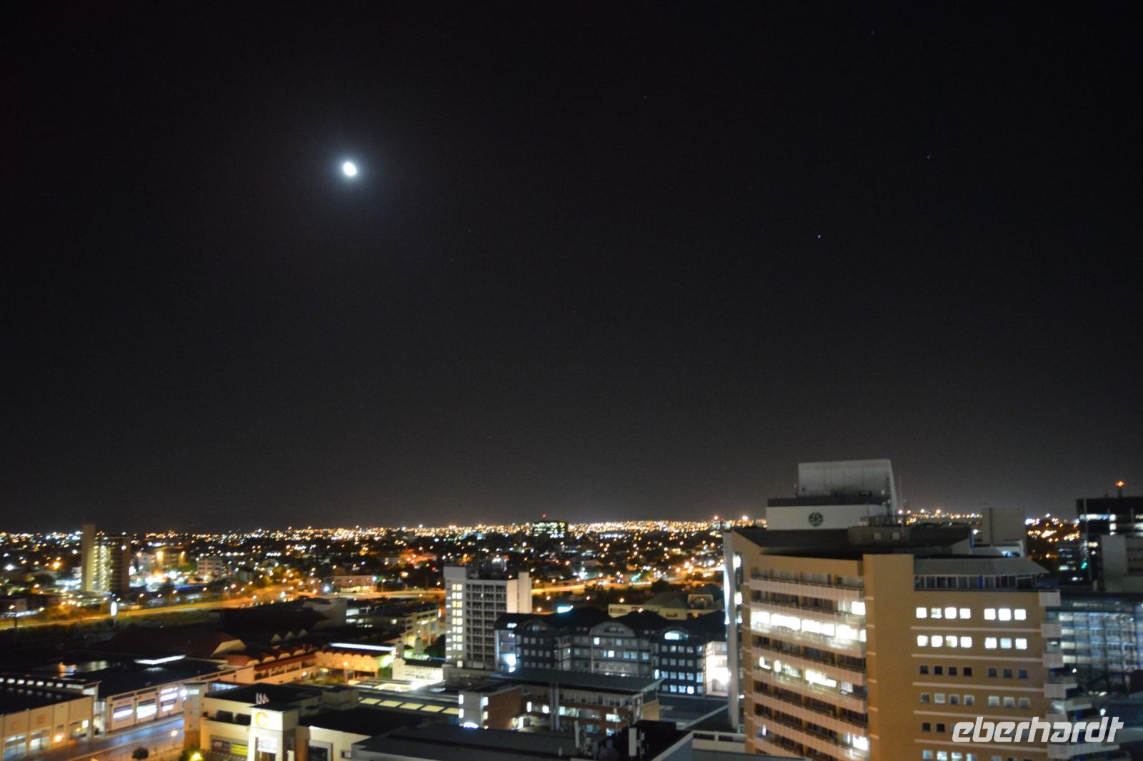Blick von der Rooftop-Bar des Avani Hotels (Windhoek)
