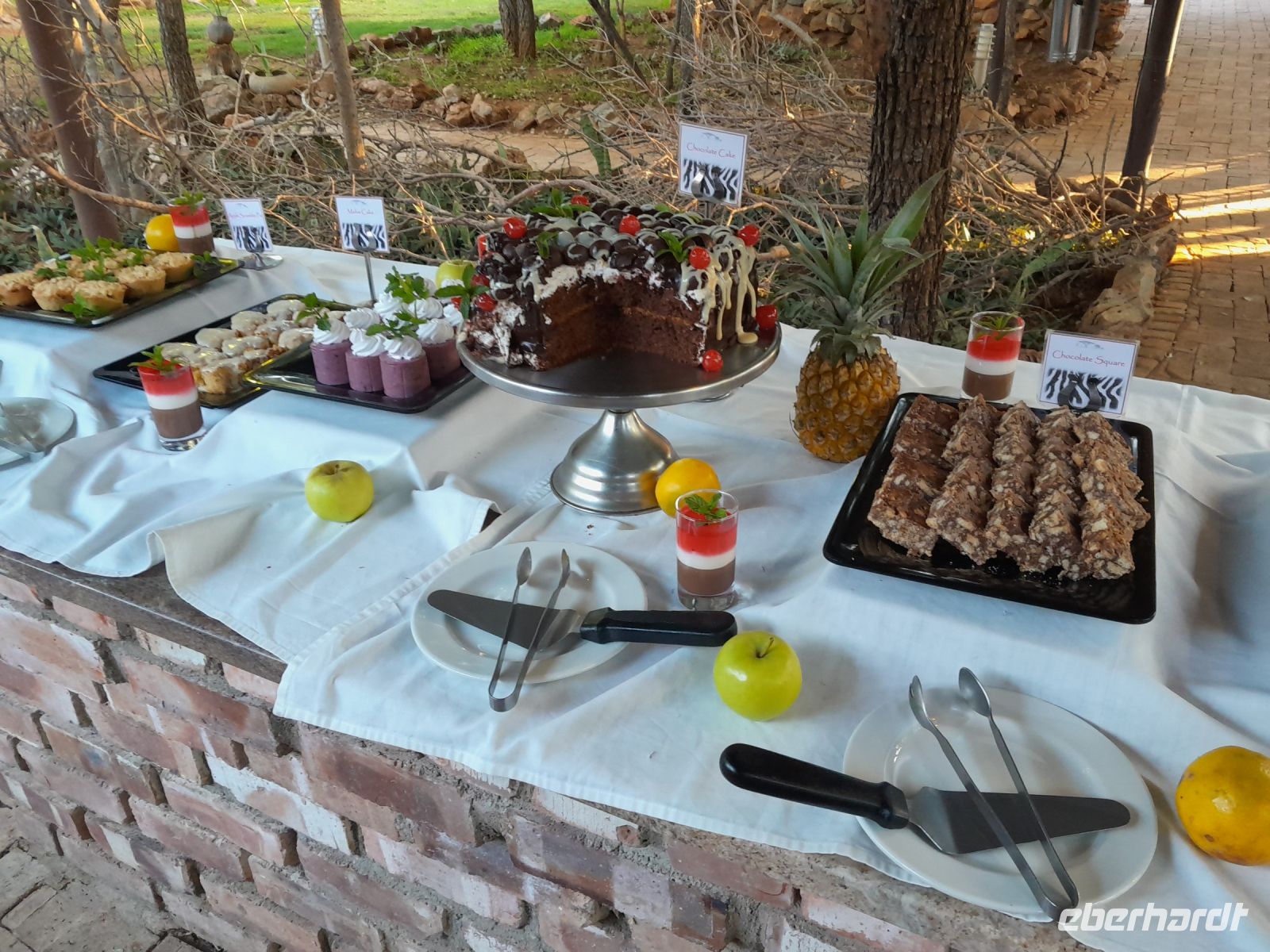 Nachspeisenbuffet im Taleni-Etosha-Village