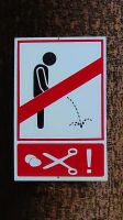 82 Gefährliche Schilder an den Bäumen...