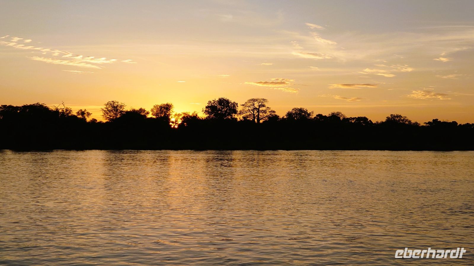 127 Sonnenuntergang am Okavango